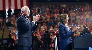 Harris'in başkan yardımcısı seçtiği Walz'a Obama'dan tebrik mesajı