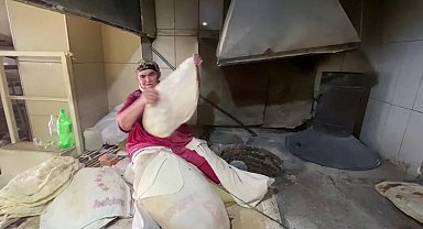 Hasta oğlu ve torunları için günde bin tandır ekmeği pişiriyor