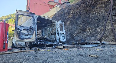 Hayvan toplama aracında çıkan yangın, ormana sıçradı