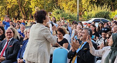 Hülya Koçyiğit, 58 yıl önce çektiği filmin yeniden gösterimine katıldı