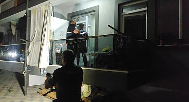 Husumetli grubun tüfekli kavgasında seken saçmalar, balkonda oturan çifti yaraladı