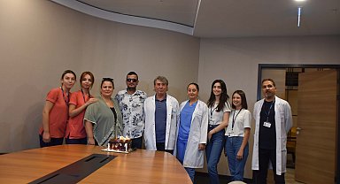 İkinci evlilik yıl dönümlerini, nikahlarının kıyıldığı hastanede kutladılar