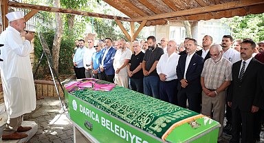 İletişim Başkanı Altun, teyzesinin cenazesine katıldı