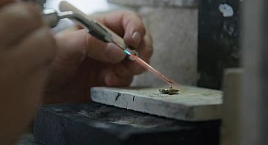 İngiltere Kraliyet Darphanesi elektronik atıkları altına dönüştürecek bir fabrika açtı