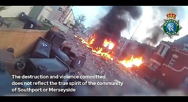 İngiltere'de bıçaklı saldırı sonrası başlayan protestolar ülke geneline yayılıyor