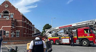 İngiltere'de protestolar şiddetlendi: 53 polis yaralandı, 100 kişi gözaltına alındı