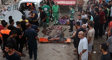 İsrail'in Gazze'de sivillerin sığındığı okula düzenlediği saldırıda 100'den fazla kişi hayatını kaybetti