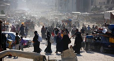 İsrail'in tahliye emri sonrası, Gazzeli aileler yine yola koyuldu