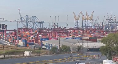 İsrtanbul - Marmara Denizi'nde makine arızası yapılan Ro-Ro gemisi Ambarlı Limanı'na çekildi