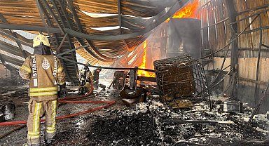 İstanbul- Arnavutköy'de boya deposunda çıkan yangın söndürüldü