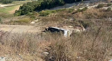 İstanbul-Arnavutköy'de havalimanı personelini taşıyan minibüs şarampole uçtu: 9 yaralı