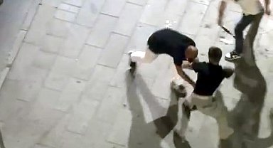 İstanbul - Avcılar'da bıçaklı kemerli yumruklu kavga kamerada