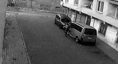 İstanbul - Avcılar'da minibüsten hırsızlık kamerada