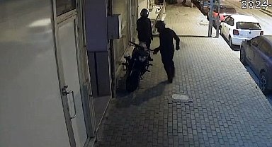 İstanbul - Avcılar'da motosiklet hırsızlığı kamerada