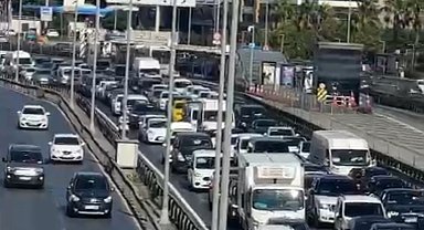 İstanbul-Bakırköy'de düğün magandaları D-100 karayolunu kapatıp halay çekti