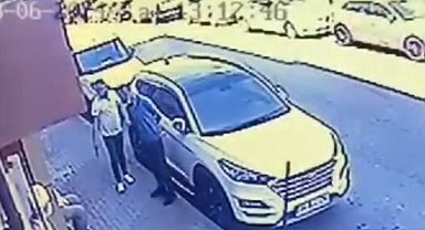 İstanbul-Bayrampaşa'da park kavgasında baba oğulun öldürüldüğü anlar kameraya yansıdı