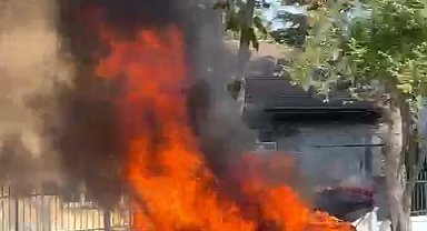 İstanbul - Beşiktaş'ta seyir halindeki otomobil alev alev yandı