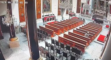 İstanbul - Beyoğlu'nda kiliseden haç çaldı, 'Sevgilime verecektim' dedi