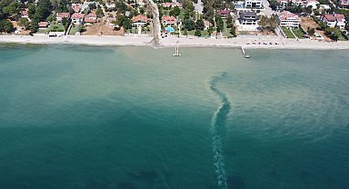 İstanbul - Büyükçekmece'de denizin rengi kahverengiye döndü