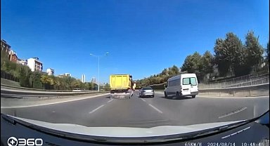 İSTANBUL - Çekmeköy'de trafikte 'yol verme' tartışması kamerada