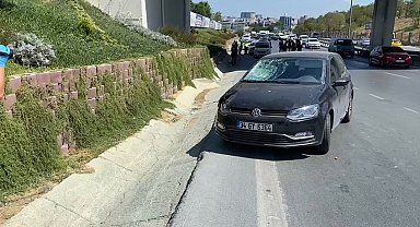 İstanbul-Esenler'de denetim yapan ekiplere otomobil çarptı