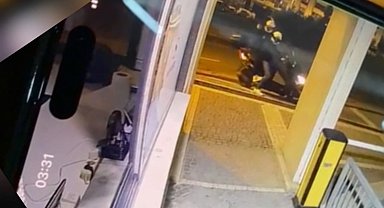 İstanbul- Esenyurt'ta motosikletli saldırganlar silah tutukluk yapınca kaçtı