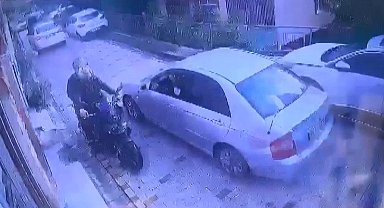İstanbul - Eyüpsultan E-5'te otomobile kurşun yağdıran motosikletli 2 şüpheli yakalandı