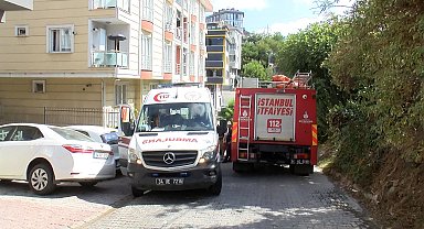 İstanbul- Eyüpsultan'da fren yerine gaza bastı; otomobiliyle evin duvarına çarptı