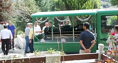 İstanbul - Fatih'teki köpek saldırısında ölen Ayhan Özçelik toprağa verildi