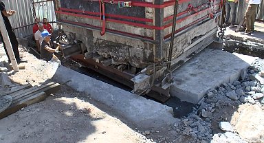 İstanbul - Fatih'teki tarihi Hacı Evliya Çeşmesi yeni yerine taşındı