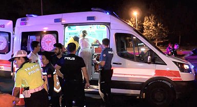 İstanbul - Gaziosmanpaşa'da polisin kovaladığı kamyonet Küçükçekmece'de kaza yaptı: 1'i ağır 5 yaralı