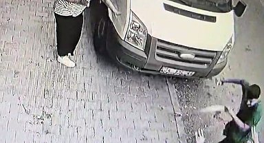 İstanbul - Gaziosmanpaşa'da taciz iddiası sonrası döner bıçaklı kavga kamerada