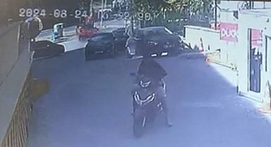 İstanbul - Gaziosmanpaşa'da vinç caminin avlusuna girdi