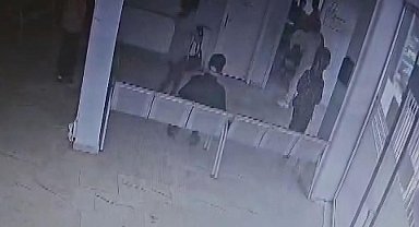 İstanbul- Güngören'de 'Bebeğinizin aşısı yok' diyen doktoru tehdit edip üzerine yürüdü