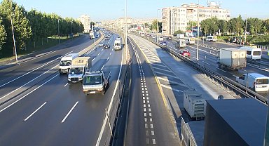 İstanbul- İstanbul'da 3 ayrı noktada yol çalışması trafiği kilitledi