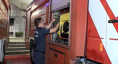 İstanbul İtfaiyesi, söndürme çalışmalarına destek olmak için 7 araç, 31 personel ile İzmir'e doğru yola çıktı