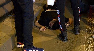 İstanbul - Kağıthane'de sürücüsünün baygınlık geçirdiği otomobil bariyerlere çarptı