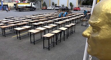 İstanbul- Küçükçekmece'de hükümlüler sınıfları boyadı; sıraları cilaladı