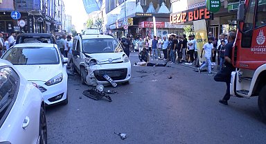 İstanbul - Küçükçekmece'de zincirleme kaza: 2 yaralı