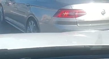 İstanbul - Maltepe D-100' de otomobilin önünü kesip camını kırdılar