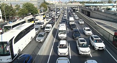 İstanbul - Metrobüs hattındaki "Beyaz Yol" çalışması havadan görüntülendi