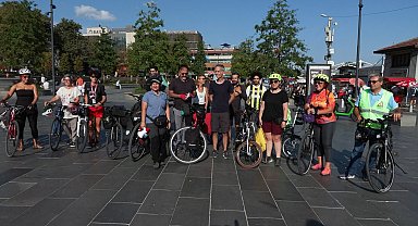 İstanbul-Paris'ten bisikletle yola çıkan iklim aktivistleri Türk bisiklet severlerle buluştu