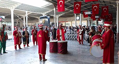 İstanbul-Paris'ten yola çıkan tarihi Orient Express treni Sirkeci Garı'nda