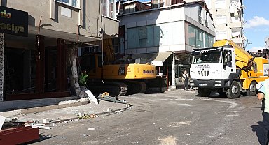 İstanbul-Pendik'te 4 katlı binaya çarpan İETT otobüsü çekildi