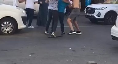 İstanbul - Pendik'te trafikte tekme tokat yol verme kavgası kamerada