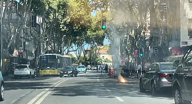 İstanbul-Sarıyer'de yeraltı elektrik kablolarının alev alev yandığı anlar kamerada