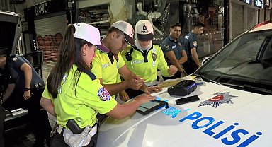 İstanbul - Şişli'de polisten kaçan şüphelinin aracında silah ve uyuşturucu bulundu