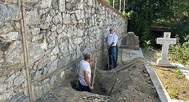 İstanbul - Şişli'de Rum Ortodoks Mezarlığı'nda define için kazı yapan 4 şüpheli yakalandı
