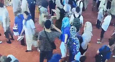 İstanbul - Sultanahmet Camii'nde hırsızlık: Çalan da turist mağdur olan da