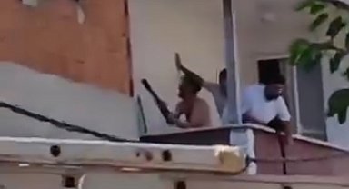 İstanbul - Sultanbeyli'deki yangın: 3 kişinin ölümden döndüğü anlar kamerada